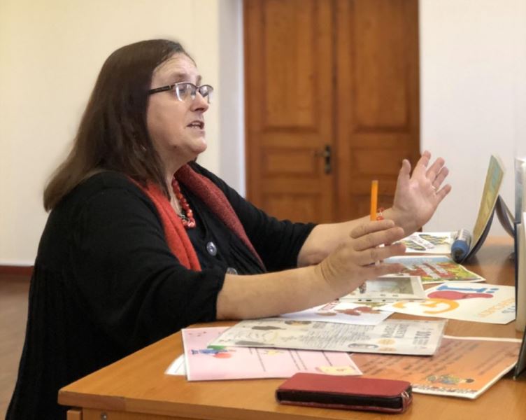 Кандидат педагогічних наук, доцент Головата Лариса Михайлівна розповідає студентам про Міжнародний день української мови як багатомовності, взаєморозуміння та взаємоповаги